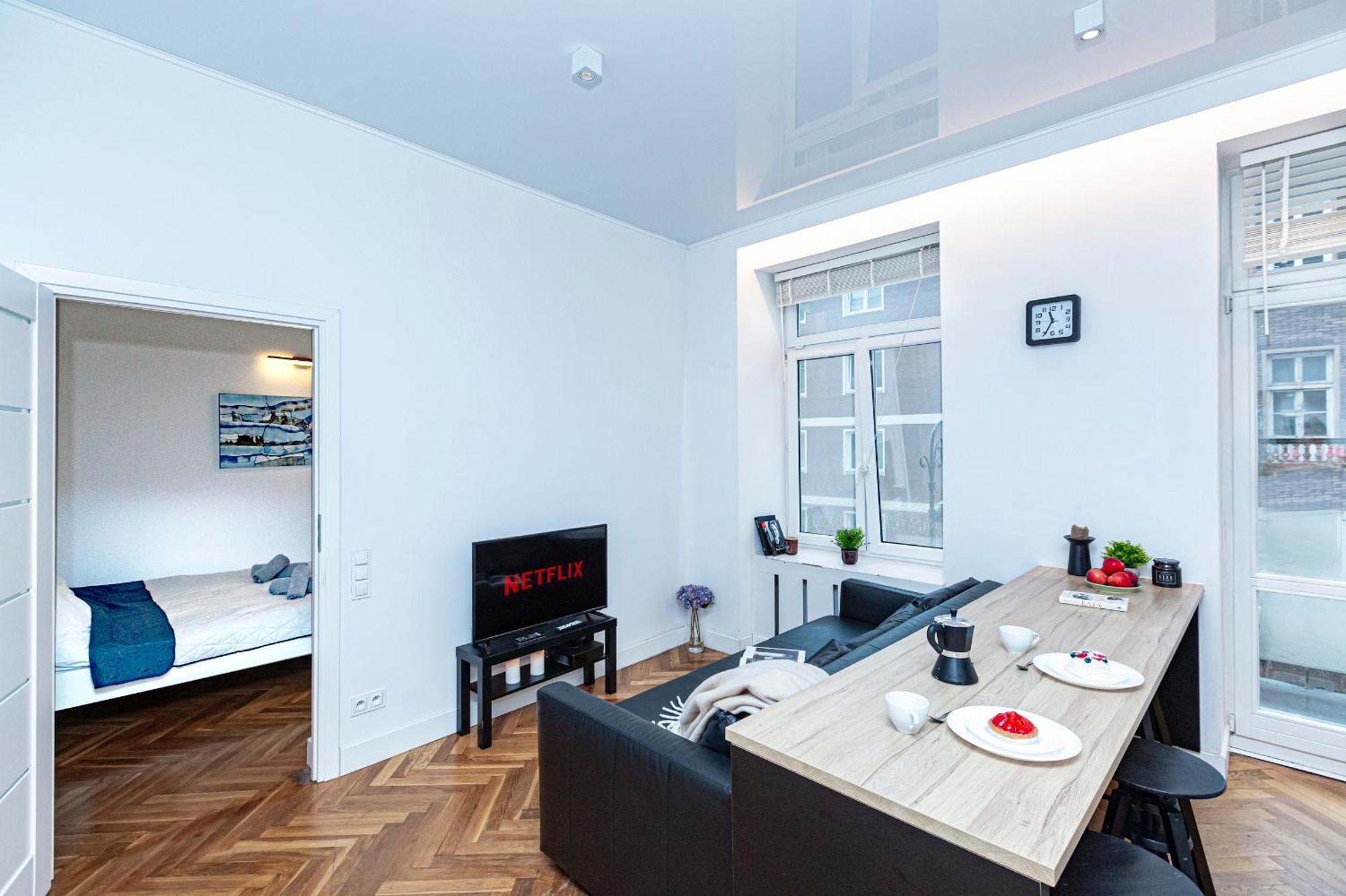 Apartment Wspolna 54a - Bezplatny Parking 450m - Balkon *